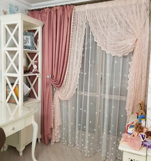 Тюль в гостиную в современном стиле. Дизайн интерьера с белым тюлем