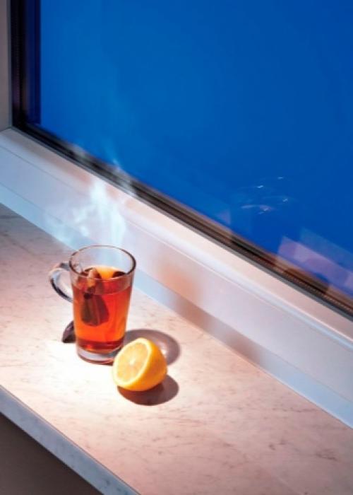 Установка подоконника в деревянном доме 09 Установка подоконника в деревянном доме 09