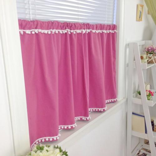 Шторы в маленькую гостиную. Маленькие шторы — выбор модных форм штор и занавесок для кухни, гостиной и спальни (112 фото)