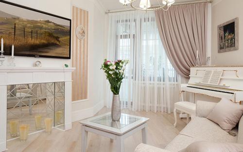 Современные стили штор в гостиных. Прямые шторы и тюль 02