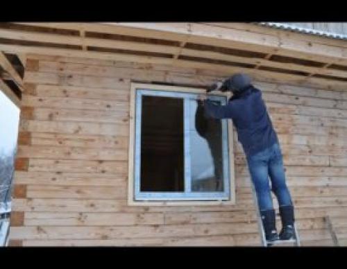 Специфика монтажа пластиковых окон в деревянном доме. Требования к монтажу ПВХ-конструкций в срубе 01 Специфика монтажа пластиковых окон в деревянном доме. Требования к монтажу ПВХ-конструкций в срубе 01