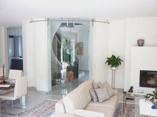 Интерьер с раздвижными дверями. Разновидности конструкции раздвижных межкомнатных дверей