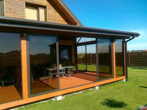 Раздвижные окна на веранду своими руками. Раздвижные окна для веранды своими руками: правила и монтаж системы