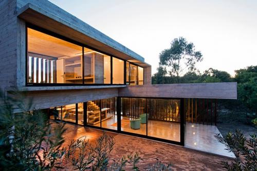 Дом с панорамные окнами. Дом с панорамными окнами — нестандартные проекты частных домов. 120 фото красивых частных домов с большими окнами