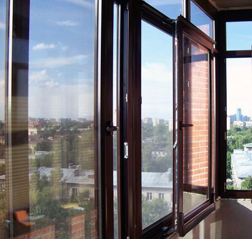 Что дешевле: алюминиевые окна или пластиковые. Какие балконы лучше — пластиковые или алюминиевые