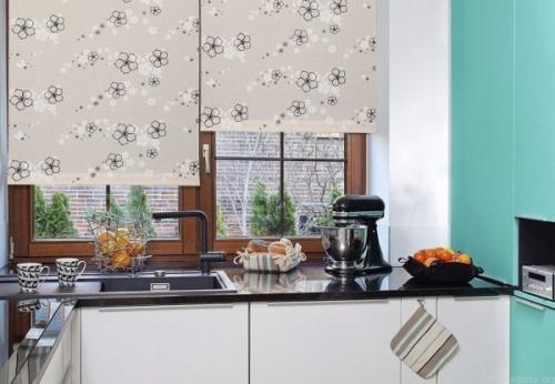 Шторы до подоконника на кухню. Виды коротких штор