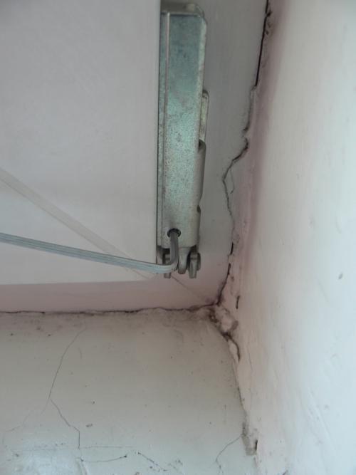 Как снять и разобрать ручку пластикового окна. Не поворачивается ручка пластикового окна или поворачивается не до конца