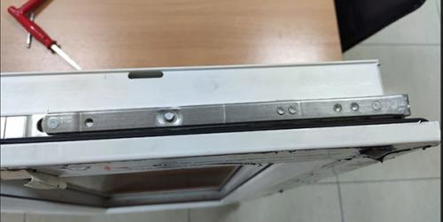 Ремонт поворотно-откидного механизма пластикового окна. Особенности и правила установки поворотно-откидного механизма для пластикового окна 05