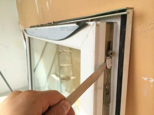Ремонт поворотно-откидного механизма двери. Переделка поворотной створки в поворотно-откидную