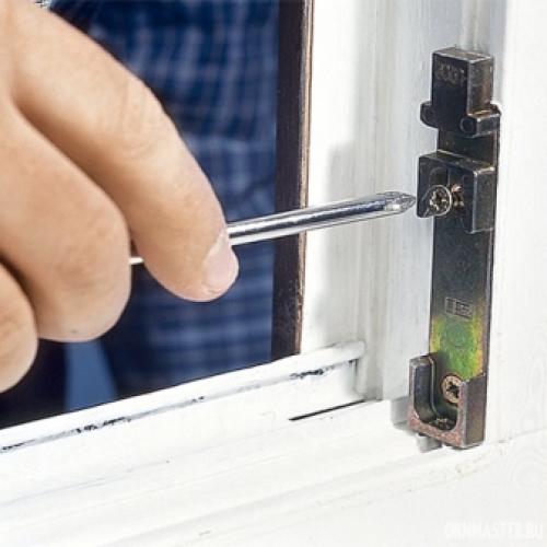 Ремонт окна +4 этап замена фурнитуры демонтаж.. На пластиковых оконных конструкциях 03