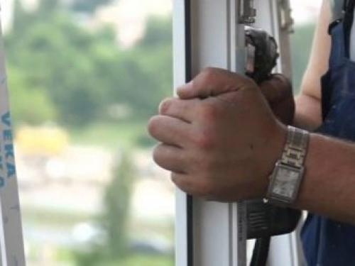 Ремонт окна +4 этап замена фурнитуры демонтаж.. На пластиковых оконных конструкциях 01