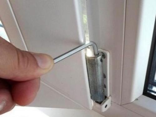 Как разобрать фурнитуру пластикового окна. Как заменить своими руками? 05