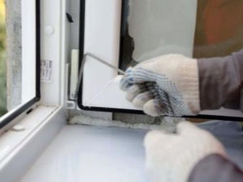 Как разобрать фурнитуру пластикового окна. Как заменить своими руками? 04