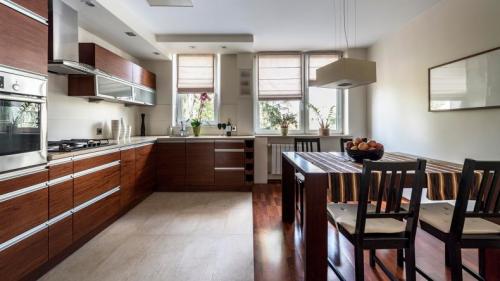 Кухни в современном стиле 2022. Новинки дизайна кухни 2022 года: реальные фото-примеры с удобной планировкой и правильно подобранной цветовой гаммой интерьера