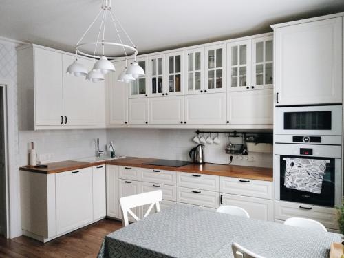 Кухня 2022 в ретро стиле. Что нужно знать о дизайне кухни в стиле ретро