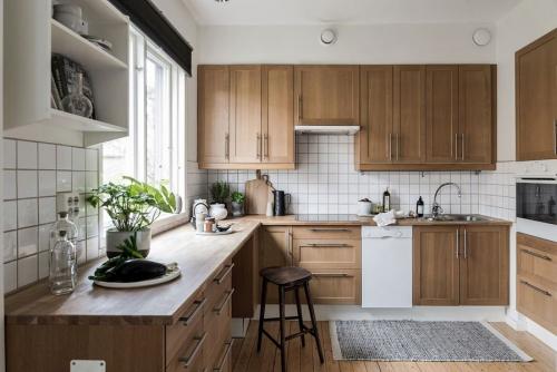 Кухня 2022 в ретро стиле. Что нужно знать о дизайне кухни в стиле ретро