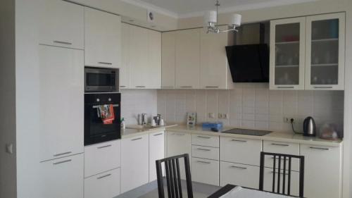 Светлая кухня в дизайне интерьера. Светлые кухни: реальные фото примеры лучших сочетаний светлых тонов в интерьере маленькой или большой кухни