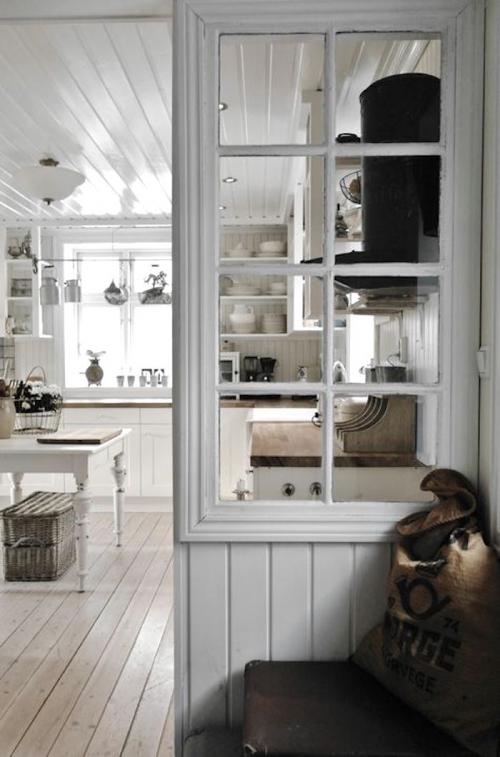 Деревянные окна своими руками. 25 Способов использовать старые оконные рамы в вашем доме 03