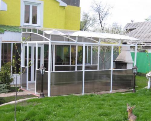 Раздвижные окна в беседку своими руками. Виды поликарбоната