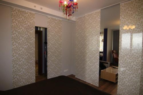 Японские панели-шторы в интерьере квартиры. Японские шторы для кухни: практичность и хороший вкус (18 фото) 31 Японские панели-шторы в интерьере квартиры. Японские шторы для кухни: практичность и хороший вкус (18 фото) 31