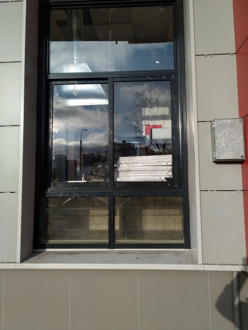 Врезка форточки в стеклопакет в Москве. Форточки для ночной торговли +7(495) 799-18-47 11