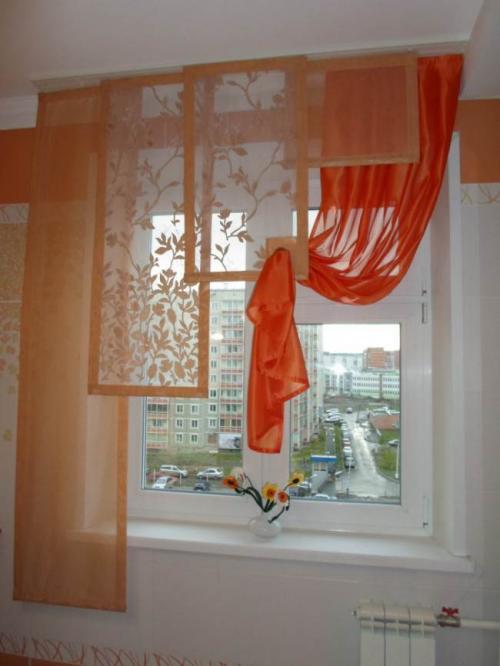 Японские шторы-панели в интерьере кухни. Варианты оформления кухни японскими шторами (10 фото) 09 Японские шторы-панели в интерьере кухни. Варианты оформления кухни японскими шторами (10 фото) 09