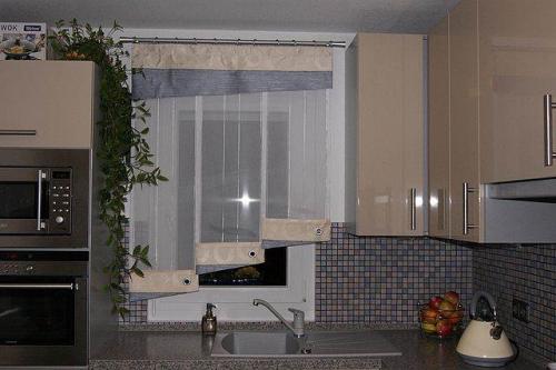 Японские шторы-панели в интерьере кухни. Варианты оформления кухни японскими шторами (10 фото) 03 Японские шторы-панели в интерьере кухни. Варианты оформления кухни японскими шторами (10 фото) 03