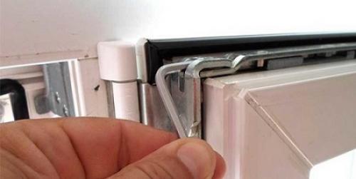 Замена ручки и регулировка фурнитуры пластикового окна. Как отрегулировать пластиковое окно, чтобы не дуло 01 Замена ручки и регулировка фурнитуры пластикового окна. Как отрегулировать пластиковое окно, чтобы не дуло 01