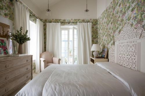 Белые шторы в зал. Белые шторы в интерьере: преимущества и недостатки белых штор в разных комнатах. Правила выбора плотности и фактуры ткани