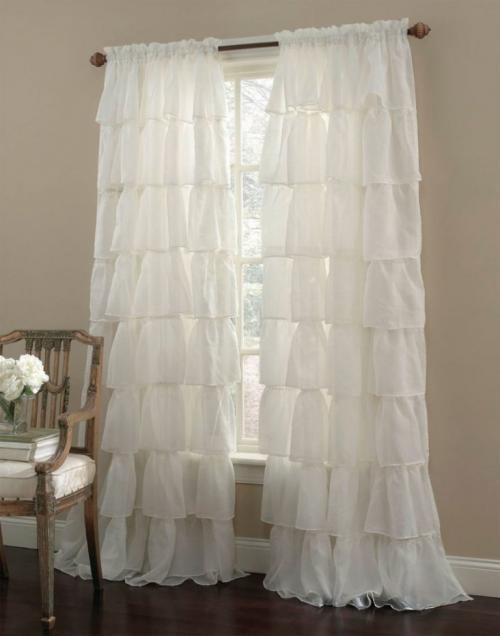 Белые шторы в интерьере. Оформление помещения