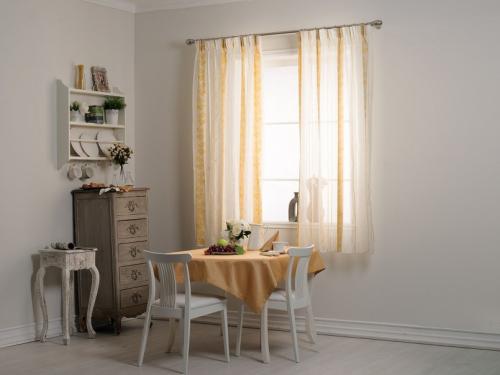 Тюль короткая. Короткий тюль: преимущества использования гардин короткого типа. 117 фото и рекомендации дизайнеров