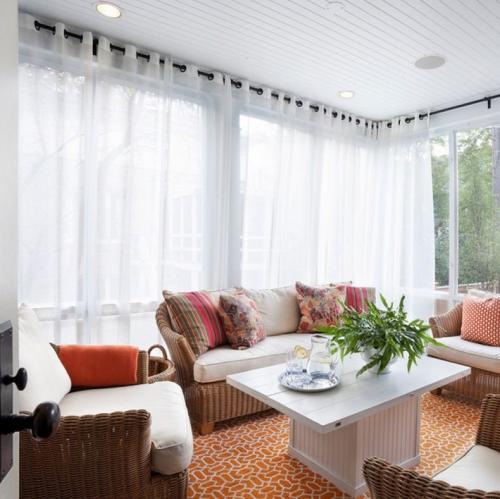 Белые шторы в зал. Белые шторы в интерьере: преимущества и недостатки белых штор в разных комнатах. Правила выбора плотности и фактуры ткани