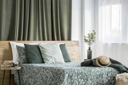 Тюль к шторам блэкаут. Шторы блэкаут: ТОП-150 фото новинок дизайна. Нестандартные решения по сочетанию светонепроницаемых штор в интерьере