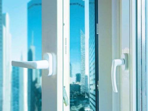 Не закрывается пластиковое окно, что-то мешает. Не закрывается пластиковое окно: советы, что делать, если ручка не поворачивается, отошел верхний угол или заедает снизу