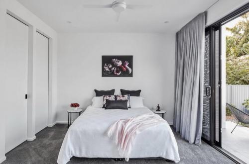 Шторы в зал 2022 года. Модные шторы для зала в 2022 году 14