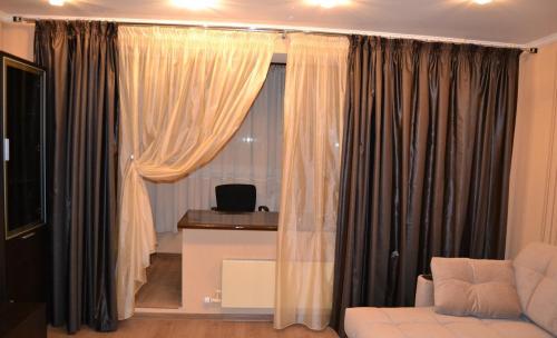 Какие шторы сейчас в моде для зала. Шторы в зал — лучшие фото новинки 2022 года. Варианты с эксклюзивным дизайном