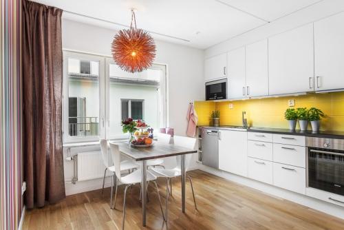 Тюль для гостиной в Скандинавском стиле. Шторы в Скандинавском стиле — особенности стиля и популярные дизайнерские расцветки (101 фото)