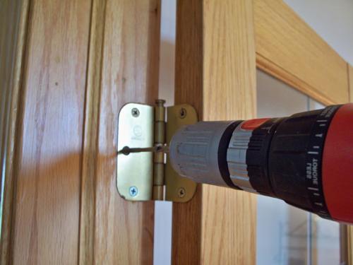 Как снять дверь с петель если она закрыта. Как снять двери с петель