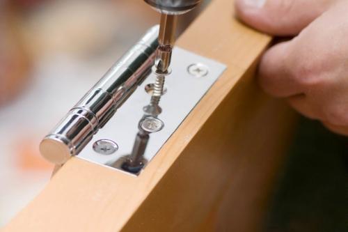 Как снять дверь с петель если она закрыта. Как снять двери с петель