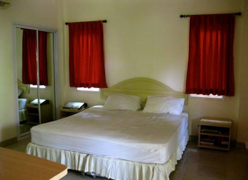 Тюль до подоконника в спальню. Короткие шторы до подоконника, в спальню, детскую комнату, гостиную для деревенского дома