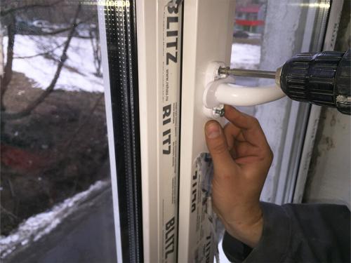 Как снять откидную створку пластикового окна. Поворотно-откидной механизм для пластиковых окон